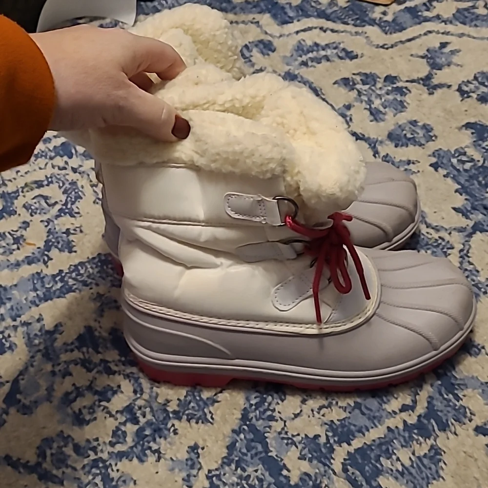 Cat & Jack sz 3 white pink snow boots